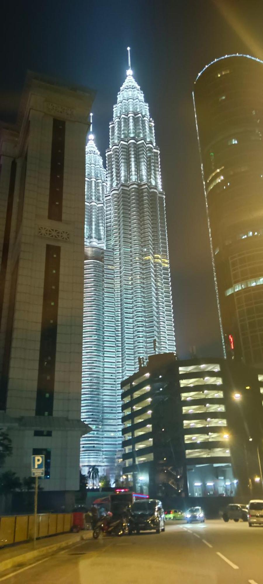 Behind Klcc Twin Towers Apartment